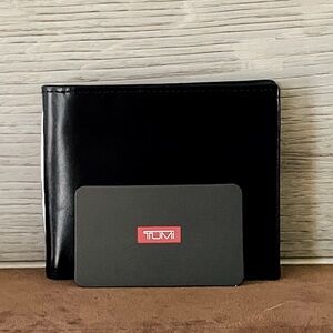 TUMI men’s black Wallet